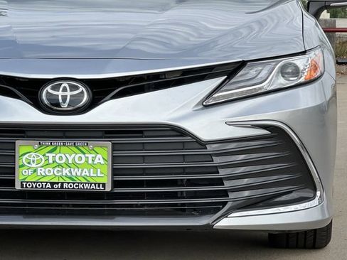 Used 2022 Toyota Camry XLE FWD image 8