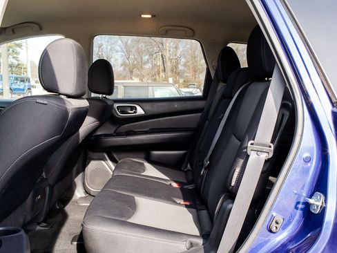 Used 2019 Nissan Pathfinder SV image 16