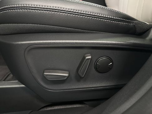 New 2025 Ford Escape SE w/ PHEV Premium Package image 4