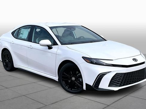 New 2026 Toyota Camry SE image 2
