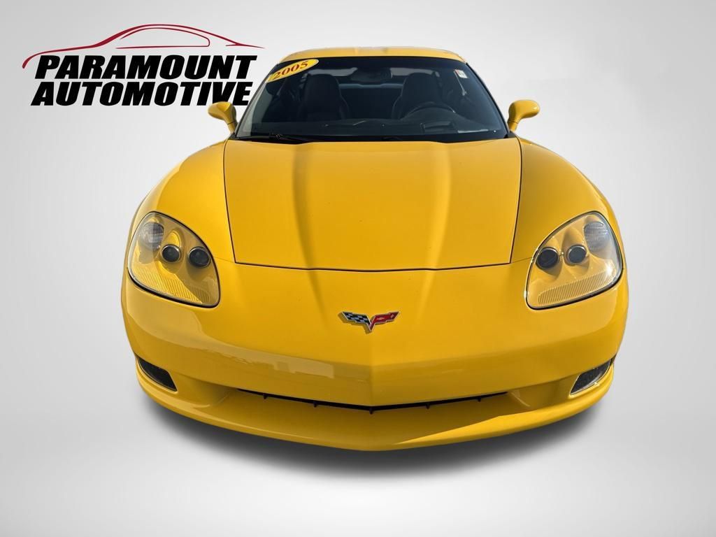 Used 2005 Chevrolet Corvette Coupe w/ Preferred Equipment Group RWD image 2