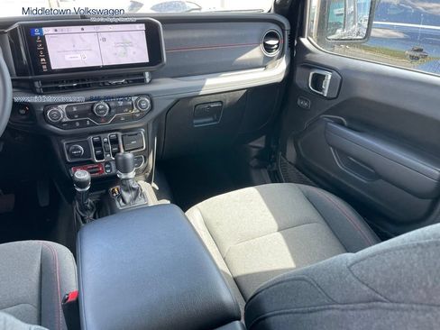 Used 2026 Jeep Wrangler Unlimited Rubicon AWD/4WD image 13
