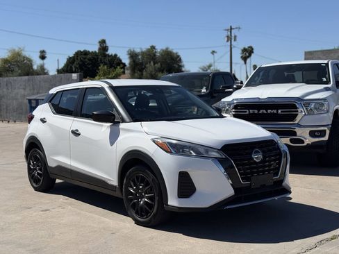 Used 2021 Nissan Kicks S image 3