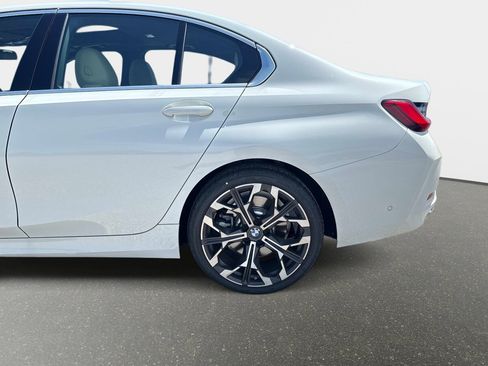 Used 2026 BMW 330i Sedan w/ Premium Package RWD image 9