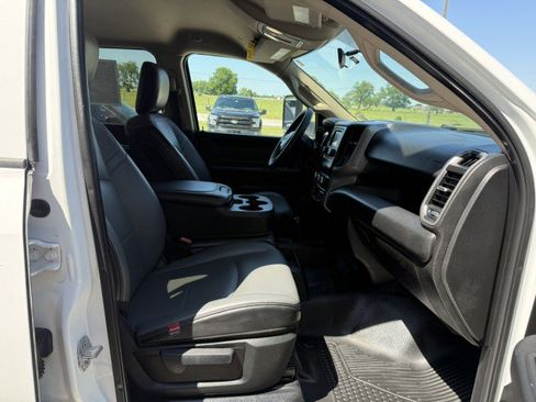 Used 2019 RAM 3500 Tradesman w/ Chrome Appearance Group AWD/4WD image 8