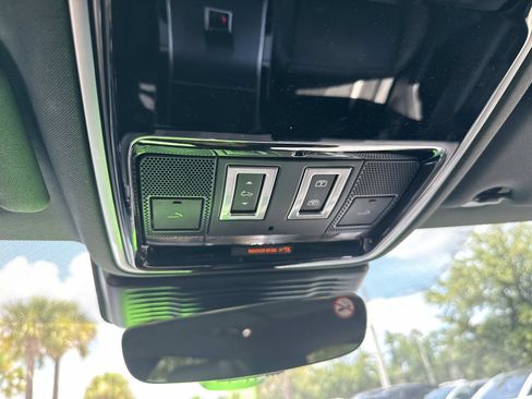 Certified 2026 Land Rover Range Rover Velar Dynamic SE AWD/4WD image 28