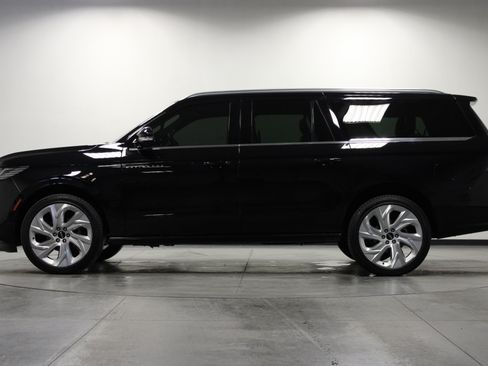 Used 2025 Lincoln Navigator L Black Label AWD/4WD image 7