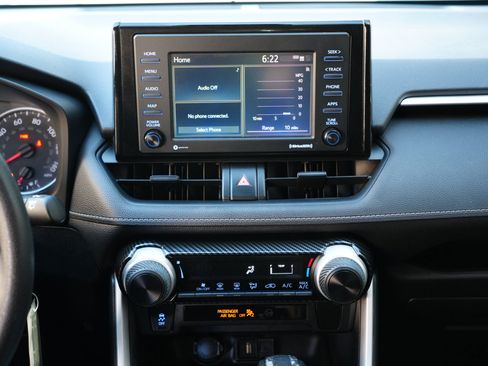 Used 2021 Toyota RAV4 LE image 15