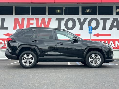 Used 2025 Toyota RAV4 XLE FWD image 6