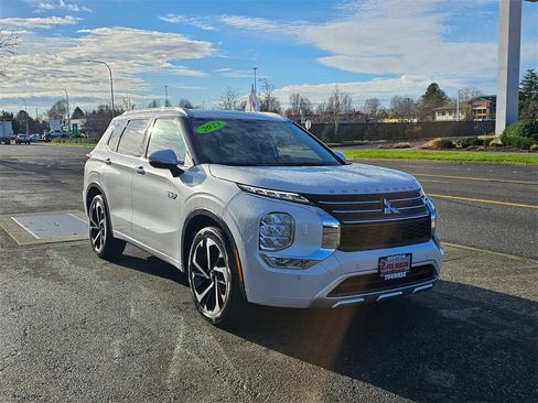 Used 2023 Mitsubishi Outlander SEL image 3