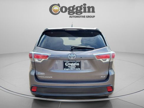 Used 2015 Toyota Highlander XLE FWD image 4