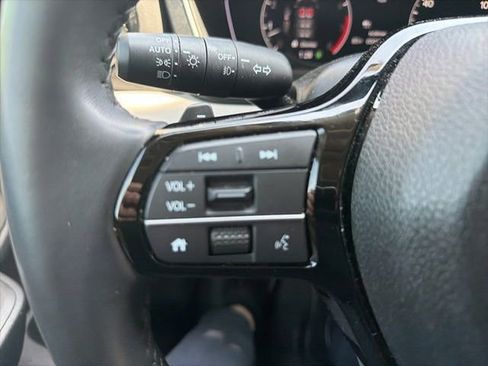 Used 2023 Honda Pilot Touring image 11