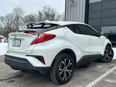 Used 2021 Toyota C-HR LE image 4