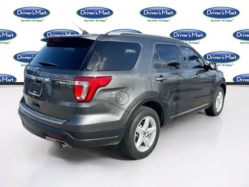 Used 2018 Ford Explorer XLT w/ Equipment Group 201A image 8