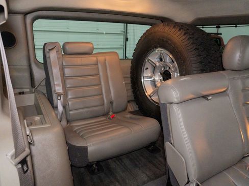 Used 2003 HUMMER H2 w/ Preferred Equipment Group image 39