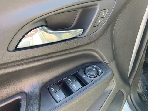 Used 2018 Chevrolet Equinox LT image 19