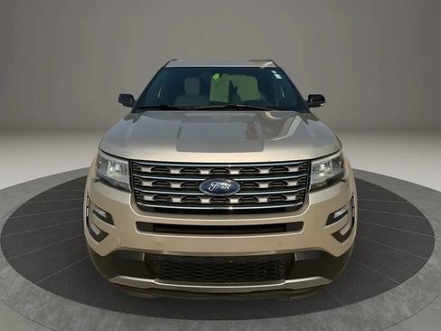 Used 2017 Ford Explorer XLT w/ Equipment Group 202A AWD/4WD image 2