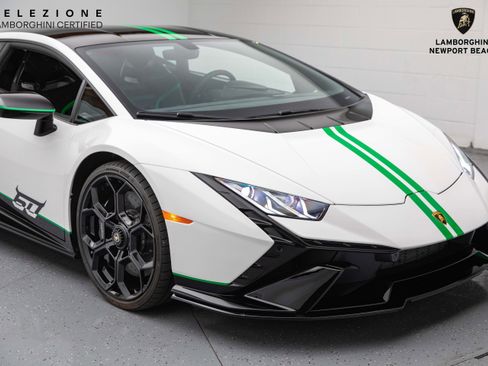Used 2023 Lamborghini Huracan Tecnica image 2