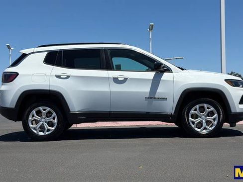 Used 2024 Jeep Compass Latitude AWD/4WD image 3