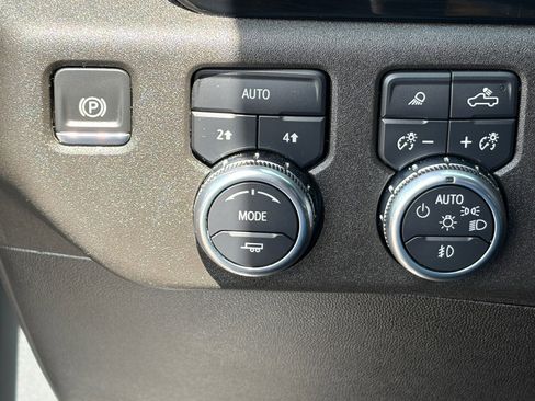Used 2024 GMC Sierra 1500 SLT AWD/4WD image 19
