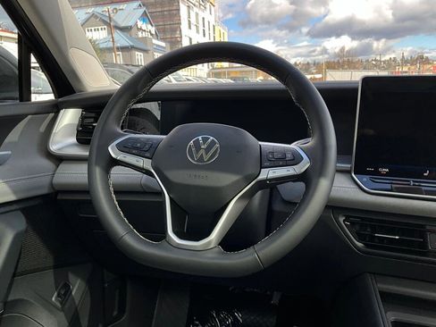 New 2026 Volkswagen Tiguan SE image 21