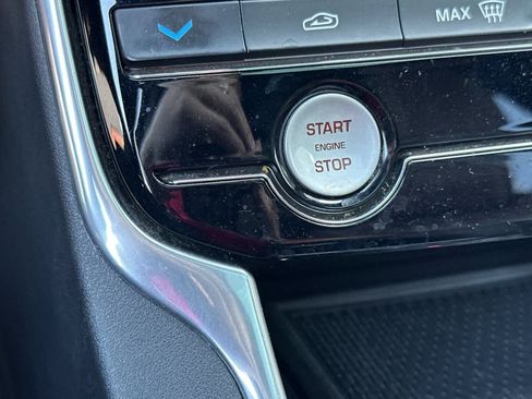 Used 2016 Jaguar XF R-Sport image 21