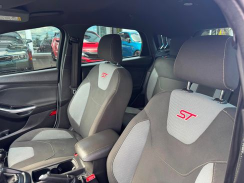 Used 2018 Ford Focus ST FWD image 4
