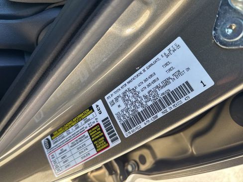 Used 2025 Toyota Tacoma TRD Sport image 38