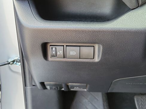 Certified 2019 Toyota RAV4 LE FWD image 27