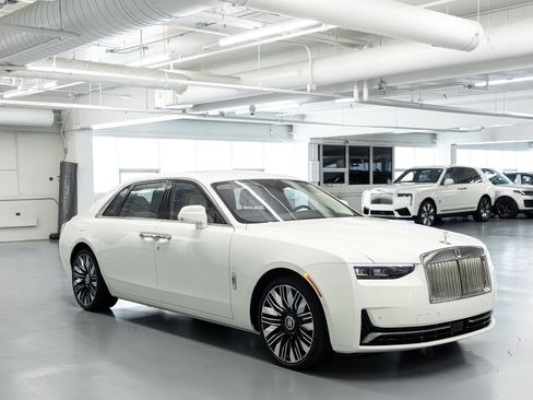 New 2027 Rolls-Royce Ghost Extended Wheelbase AWD/4WD image 8
