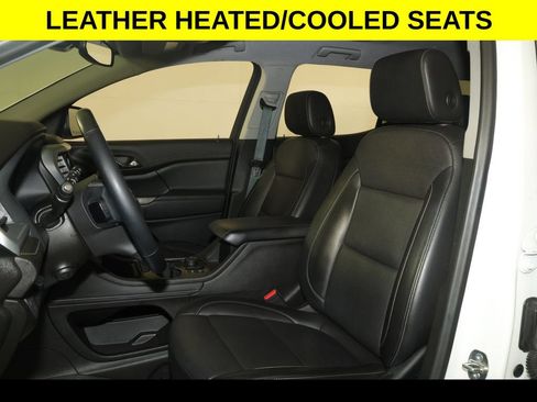 Certified 2023 GMC Acadia SLT w/ Elevation Edition FWD image 3