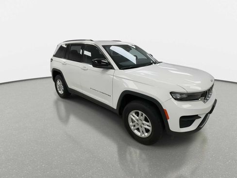 Used 2024 Jeep Grand Cherokee Laredo AWD/4WD image 2