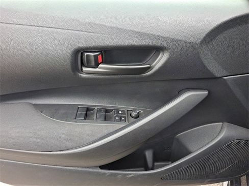 Used 2025 Toyota Corolla LE image 12