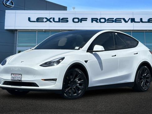 Used 2024 Tesla Model Y Long Range AWD/4WD image 1