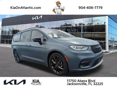 Used 2024 Chrysler Pacifica Limited w/ S Appearance Package FWD image 1