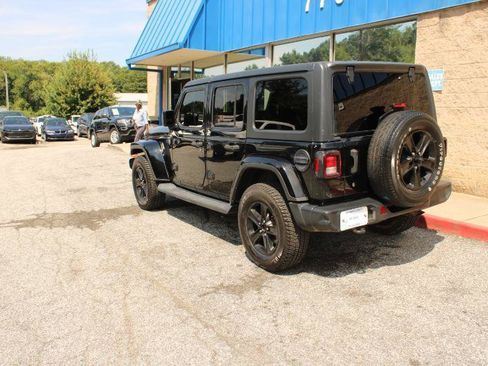 Used 2019 Jeep Wrangler Unlimited Sahara AWD/4WD image 4