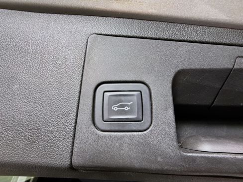 Used 2018 Cadillac XT5 Luxury image 41