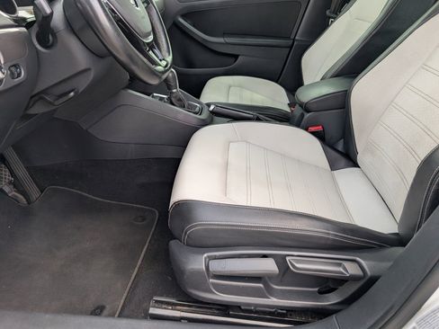 Used 2016 Volkswagen Jetta Sport FWD image 14