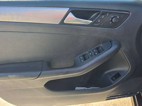Used 2017 Volkswagen Jetta S w/ Jetta S Cold Weather Package FWD image 18