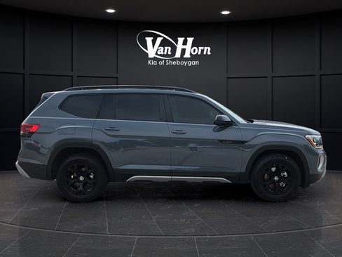 Used 2024 Volkswagen Atlas Peak Edition SE AWD/4WD image 9