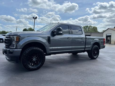 Used 2022 Ford F250 Lariat w/ Black Appearance Package AWD/4WD image 4