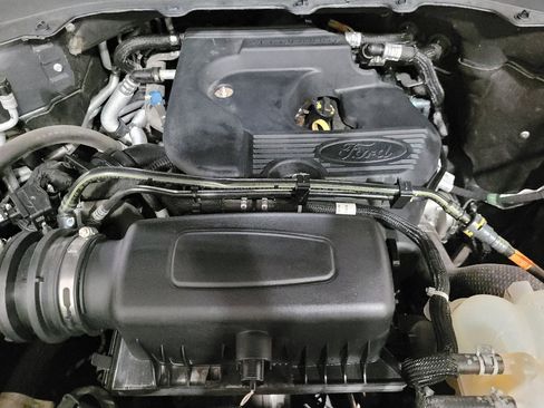 Used 2020 Ford Explorer XLT w/ Equipment Group 202A AWD/4WD image 30