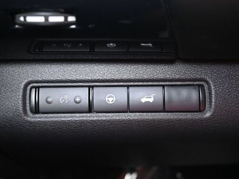 Used 2025 Nissan Pathfinder SV AWD/4WD image 23