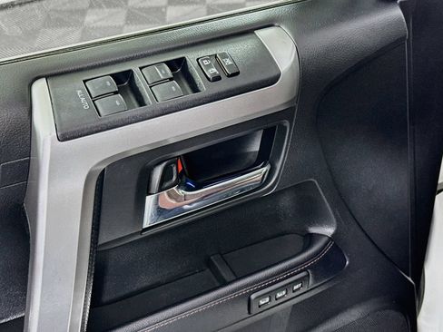 Used 2018 Toyota 4Runner Limited AWD/4WD image 19
