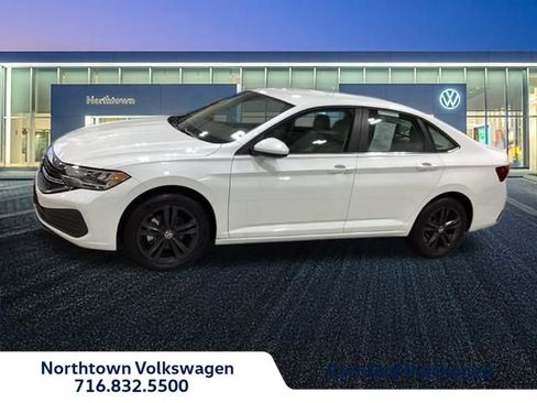 Used 2024 Volkswagen Jetta SE w/ Black Wheel Package image 2