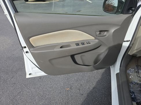 Used 2012 Toyota Yaris Sedan image 24