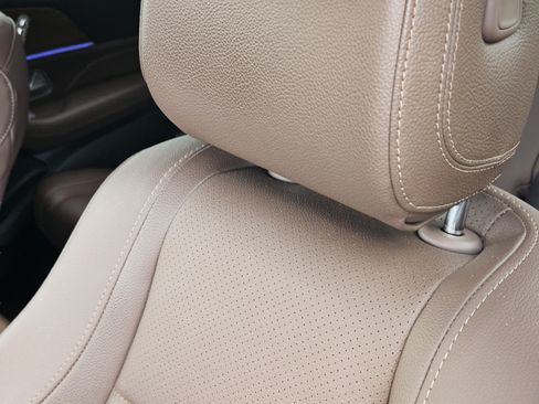 Used 2024 Mercedes-Benz GLS 450 4MATIC image 7