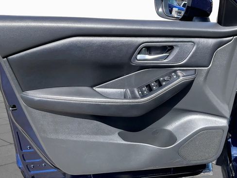 Used 2025 Nissan Rogue SV FWD image 20