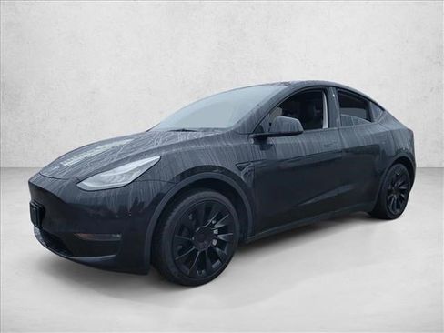 Used 2022 Tesla Model Y Long Range image 1