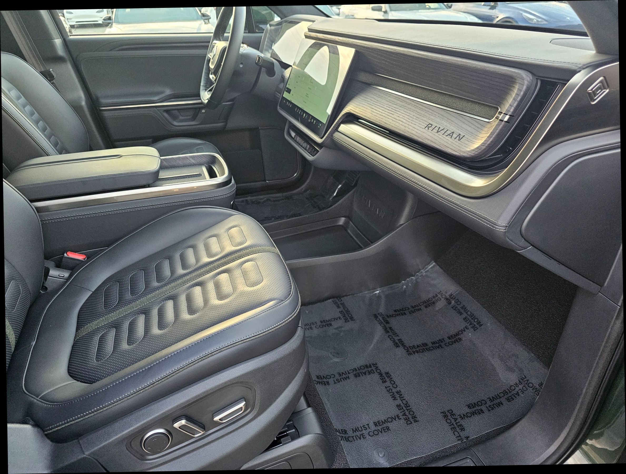 Used 2025 Rivian R1S Adventure Dual AWD/4WD image 31